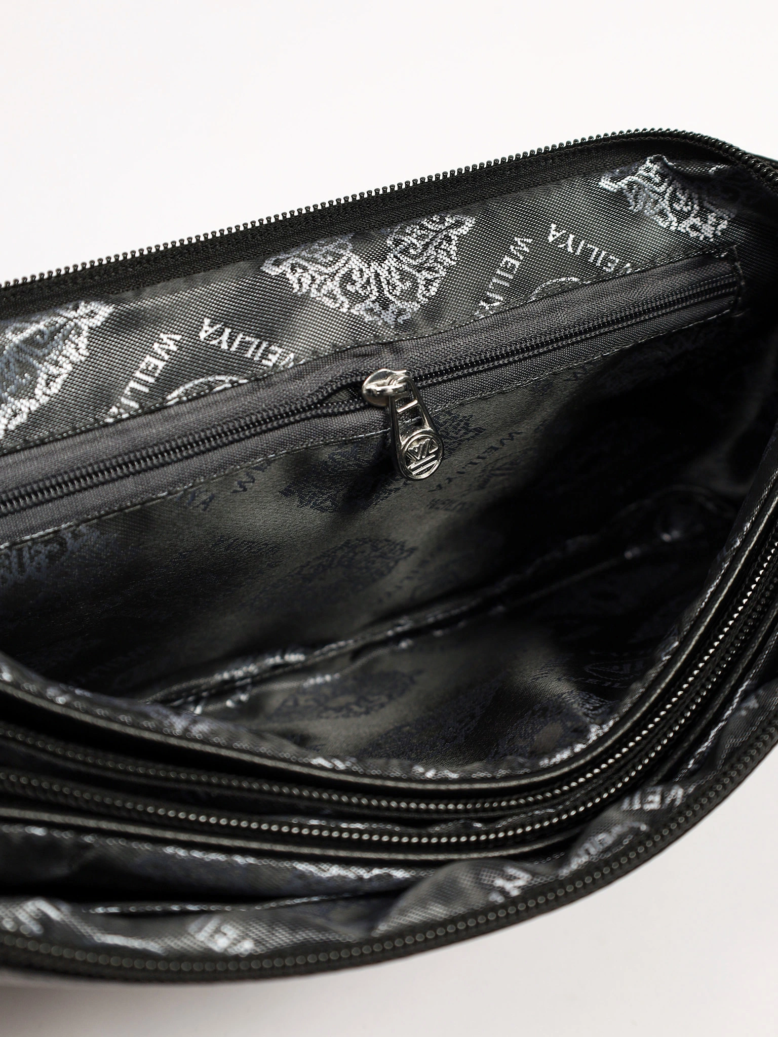 Сумка-кроссбоди со съемной ручкой и декоративными пуллерами в ассортименте